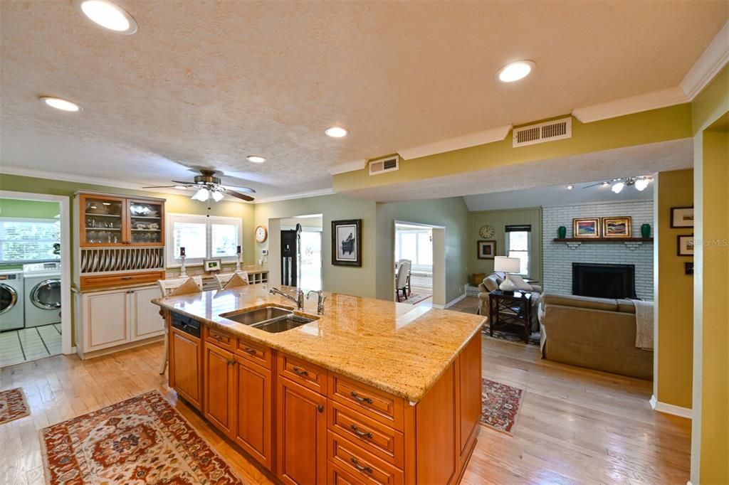 待售: $895,000 (4 贝兹, 2 浴室, 2954 平方英尺)