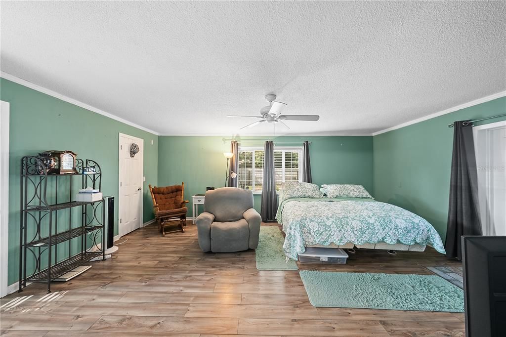 En Venta: $319,900 (4 camas, 2 baños, 1470 Pies cuadrados)