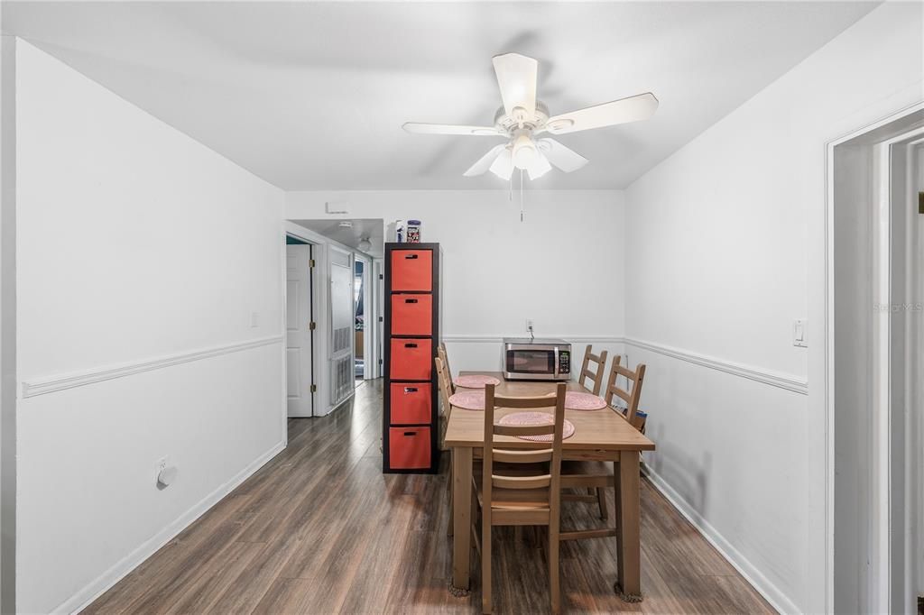 En Venta: $319,900 (4 camas, 2 baños, 1470 Pies cuadrados)