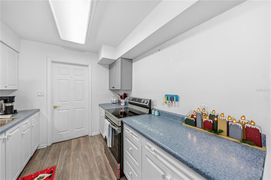 En Venta: $319,900 (4 camas, 2 baños, 1470 Pies cuadrados)