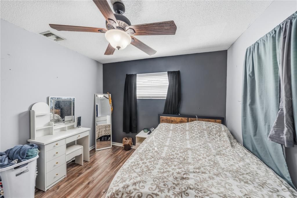 En Venta: $319,900 (4 camas, 2 baños, 1470 Pies cuadrados)