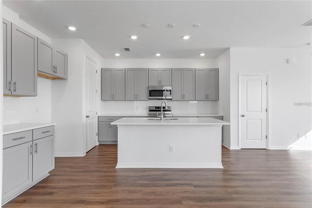 В аренду: $2,300 (3 спален, 2 ванн, 2160 Квадратных фут)