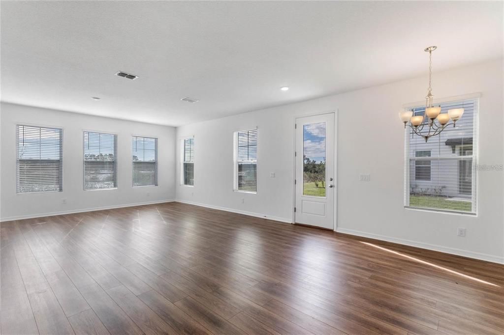 В аренду: $2,300 (3 спален, 2 ванн, 2160 Квадратных фут)