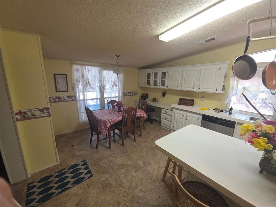 待售: $269,000 (3 贝兹, 2 浴室, 1839 平方英尺)