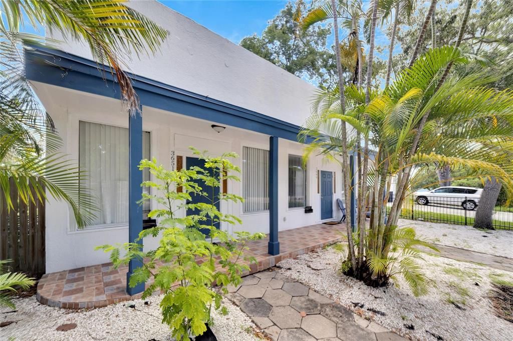 For Sale: $550,000 (4 beds, 0 baths, 1901 Square Feet)