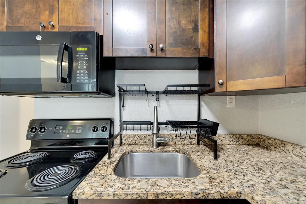 For Sale: $550,000 (4 beds, 0 baths, 1901 Square Feet)