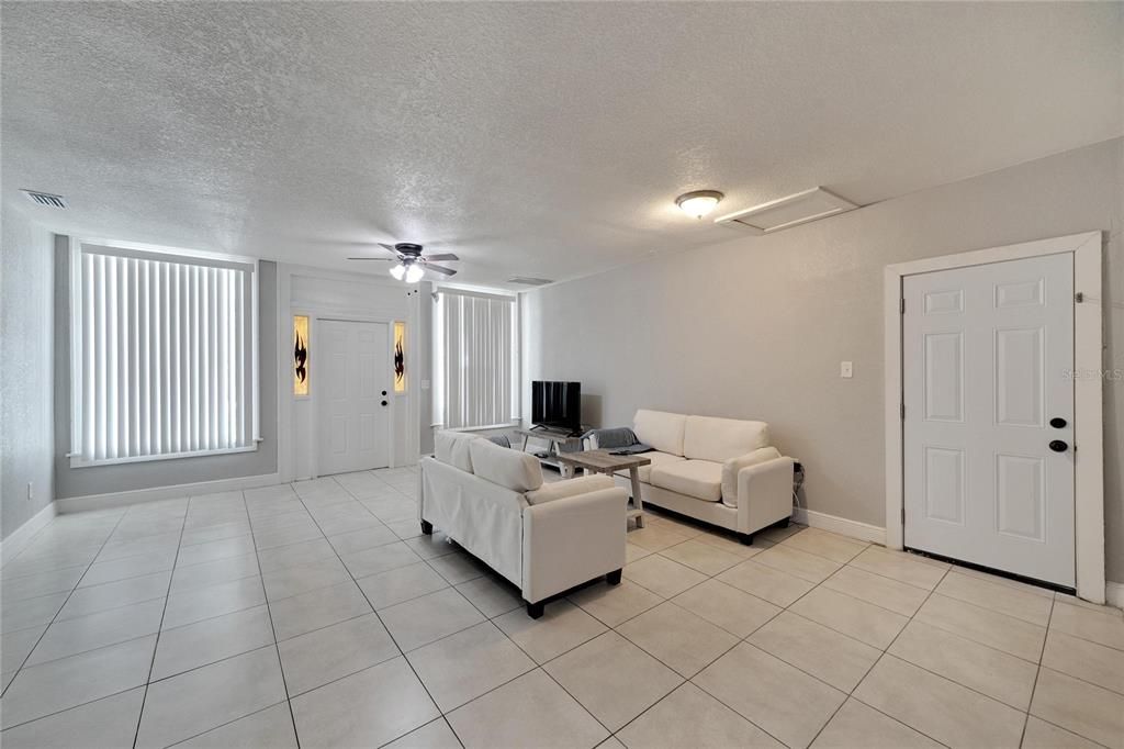 For Sale: $550,000 (4 beds, 0 baths, 1901 Square Feet)