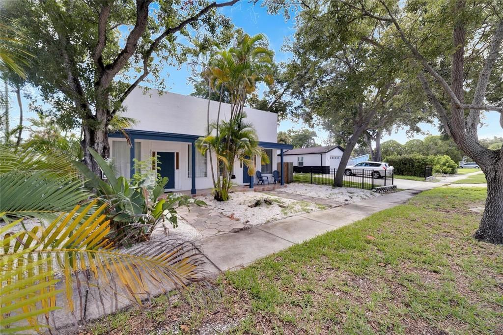 For Sale: $550,000 (4 beds, 0 baths, 1901 Square Feet)