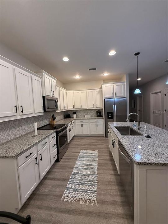 В аренду: $1,800 (2 спален, 2 ванн, 1297 Квадратных фут)