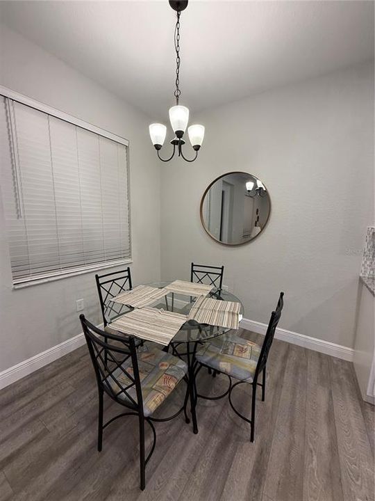 В аренду: $1,800 (2 спален, 2 ванн, 1297 Квадратных фут)