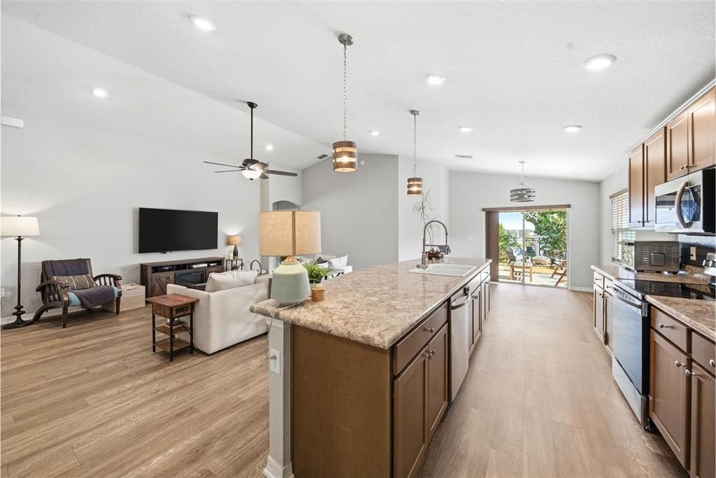 待售: $315,000 (4 贝兹, 2 浴室, 1819 平方英尺)