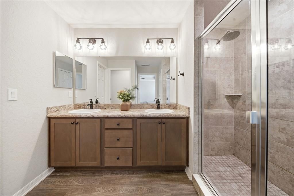 待售: $315,000 (4 贝兹, 2 浴室, 1819 平方英尺)