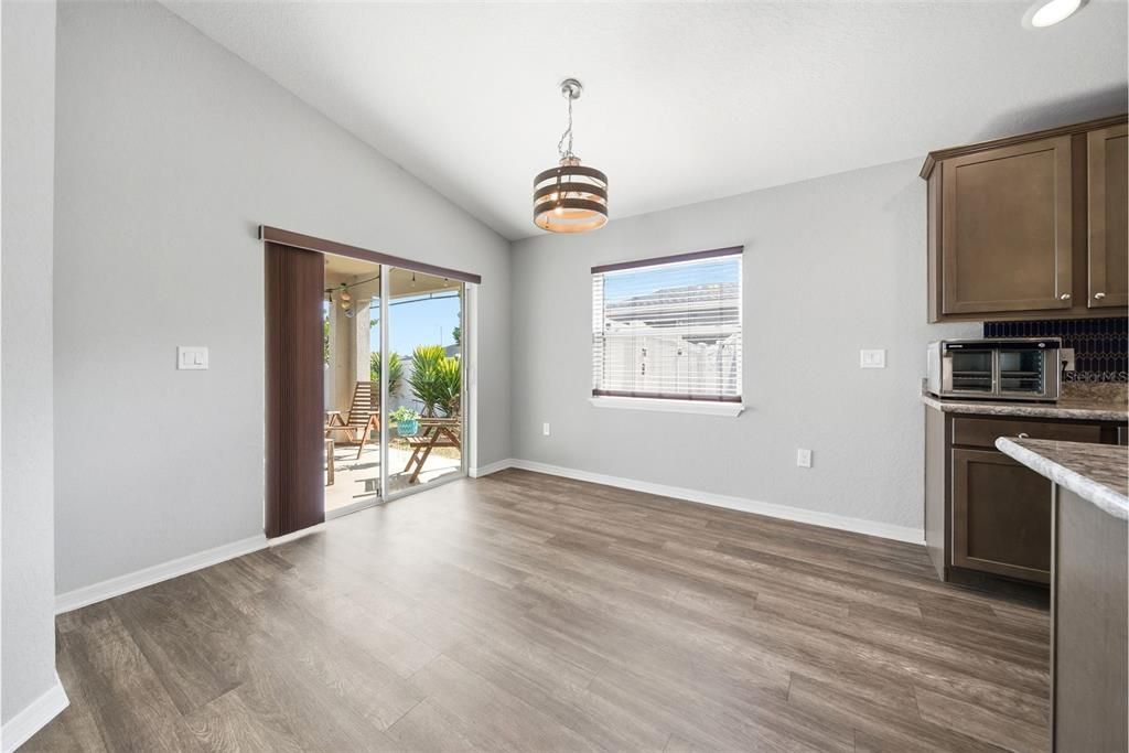 待售: $315,000 (4 贝兹, 2 浴室, 1819 平方英尺)