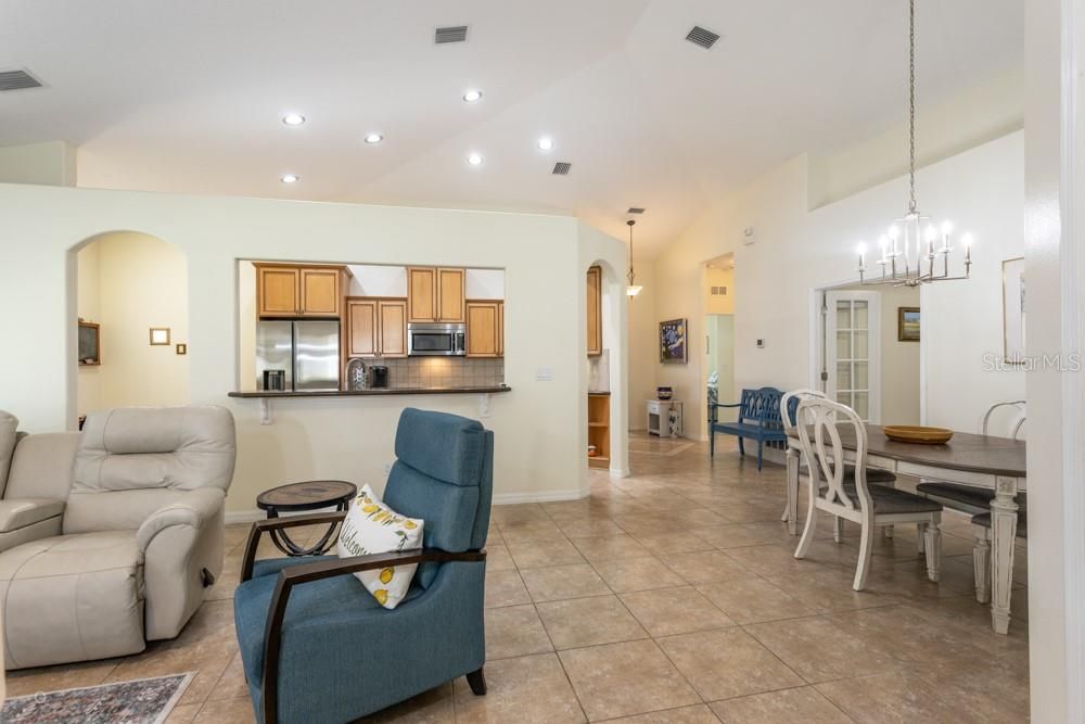 For Sale: $419,000 (2 beds, 2 baths, 1619 Square Feet)