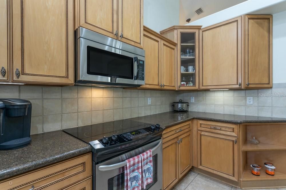 For Sale: $419,000 (2 beds, 2 baths, 1619 Square Feet)