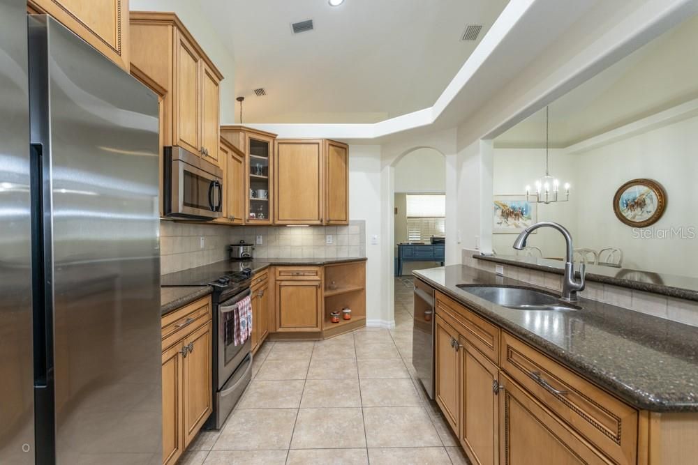 For Sale: $419,000 (2 beds, 2 baths, 1619 Square Feet)