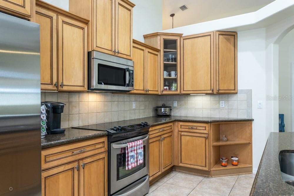 For Sale: $419,000 (2 beds, 2 baths, 1619 Square Feet)