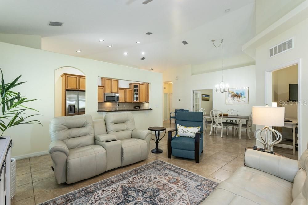 For Sale: $419,000 (2 beds, 2 baths, 1619 Square Feet)