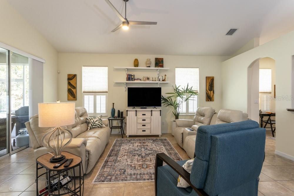 For Sale: $419,000 (2 beds, 2 baths, 1619 Square Feet)