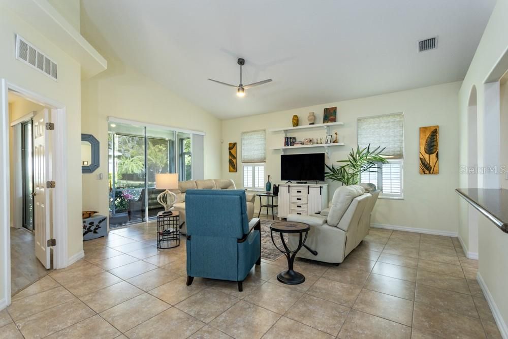 For Sale: $419,000 (2 beds, 2 baths, 1619 Square Feet)