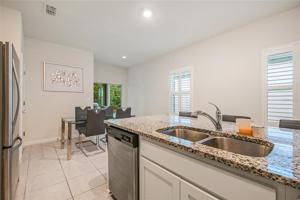 En Venta: $325,000 (3 camas, 2 baños, 1412 Pies cuadrados)