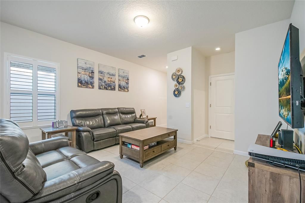 En Venta: $325,000 (3 camas, 2 baños, 1412 Pies cuadrados)