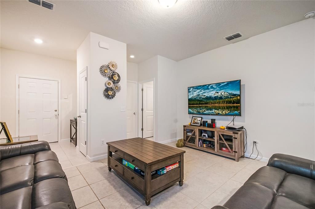 En Venta: $325,000 (3 camas, 2 baños, 1412 Pies cuadrados)