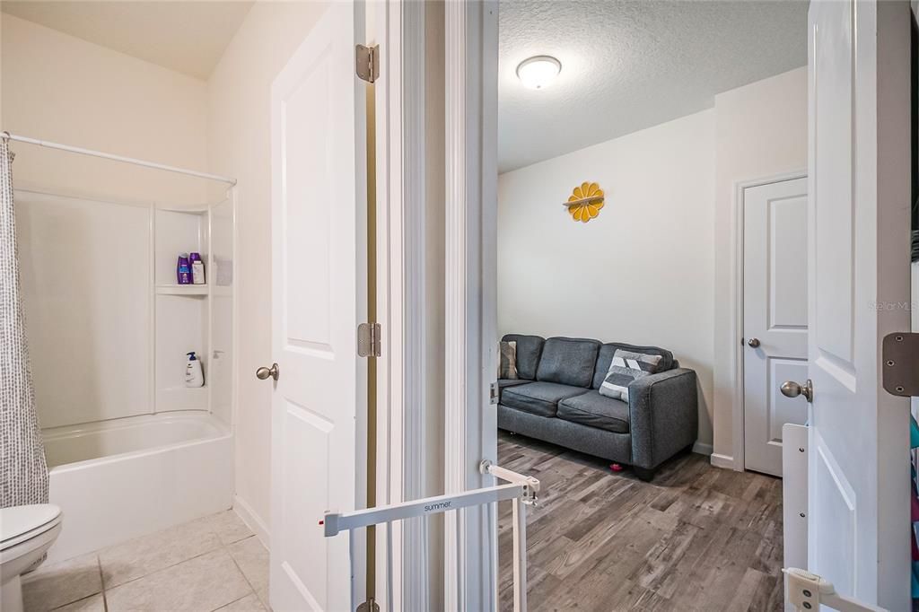 En Venta: $325,000 (3 camas, 2 baños, 1412 Pies cuadrados)