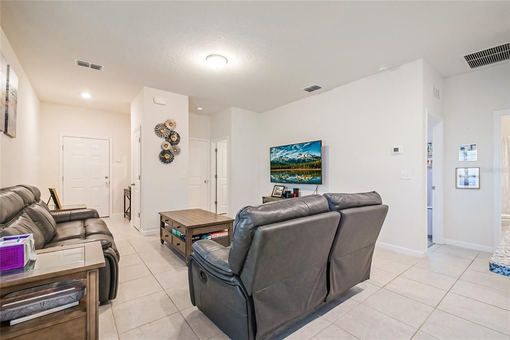 En Venta: $325,000 (3 camas, 2 baños, 1412 Pies cuadrados)