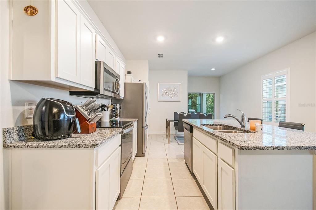 En Venta: $325,000 (3 camas, 2 baños, 1412 Pies cuadrados)