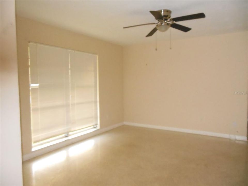 出租: $1,350 (2 贝兹, 1 浴室, 844 平方英尺)