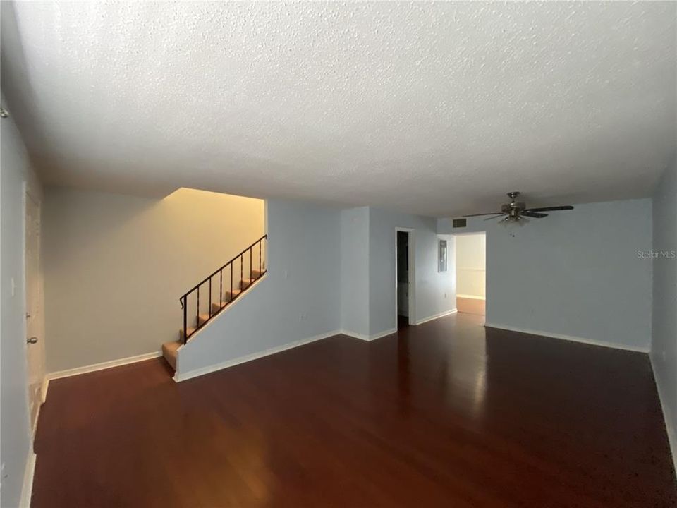 待售: $148,800 (2 贝兹, 1 浴室, 1332 平方英尺)