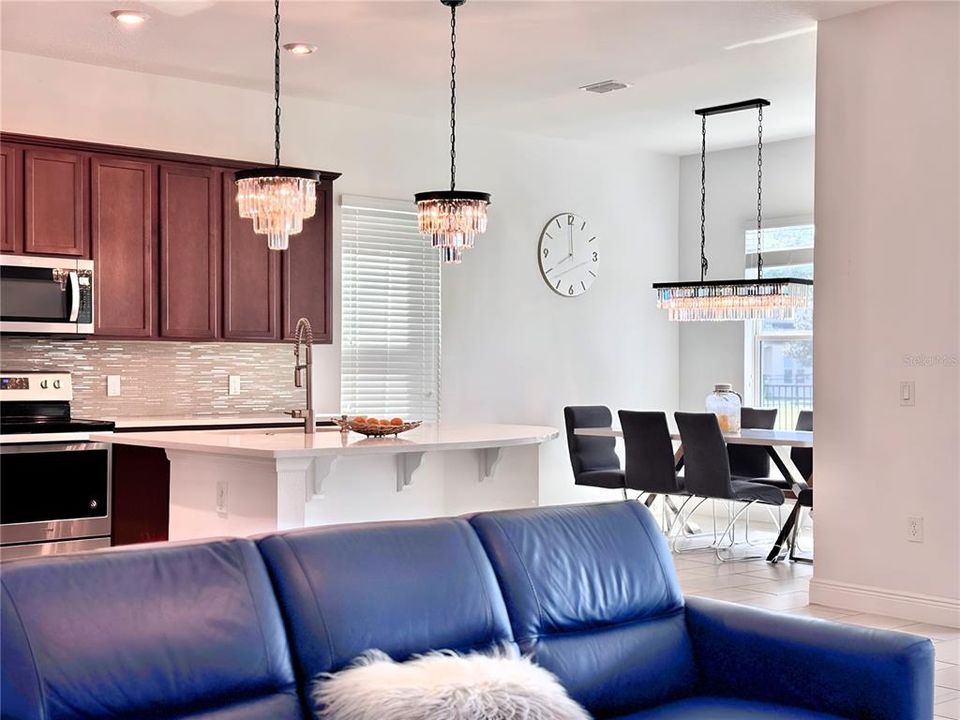 For Sale: $950,000 (5 beds, 3 baths, 3717 Square Feet)