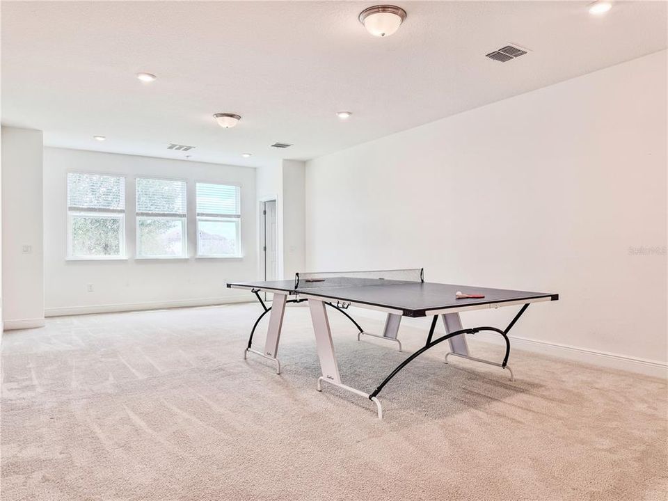 For Sale: $950,000 (5 beds, 3 baths, 3717 Square Feet)