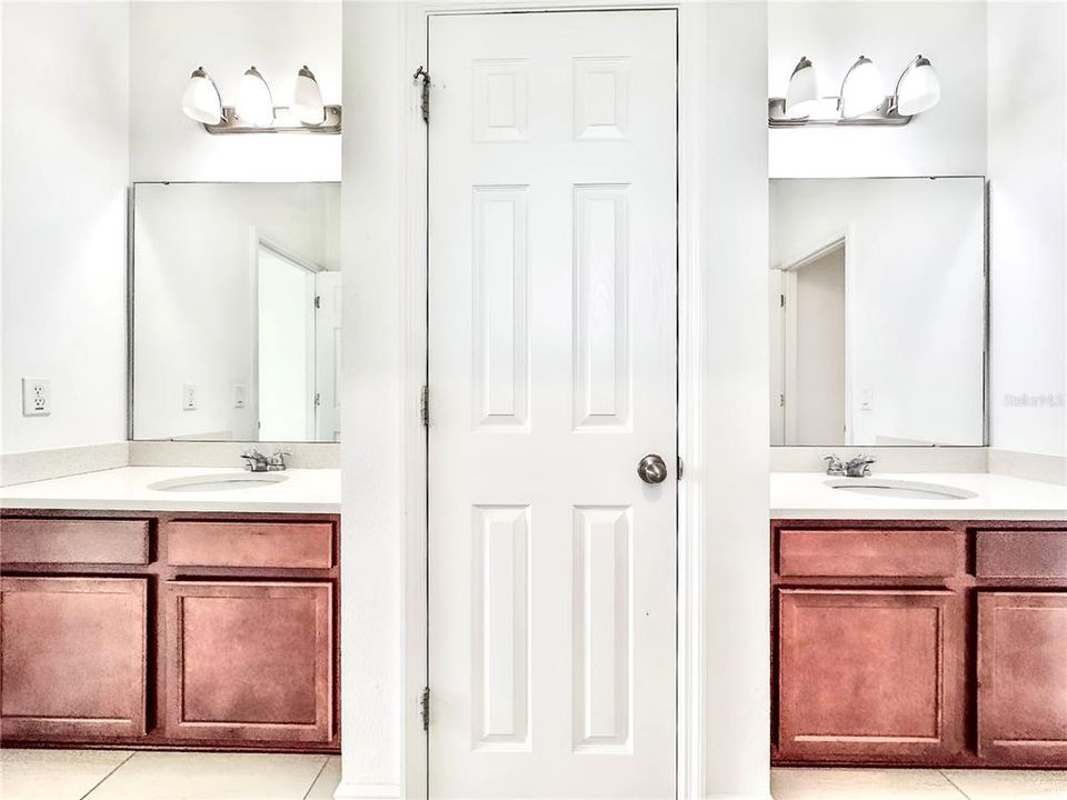 For Sale: $950,000 (5 beds, 3 baths, 3717 Square Feet)