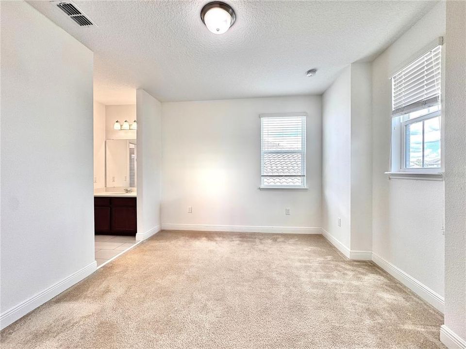 For Sale: $950,000 (5 beds, 3 baths, 3717 Square Feet)