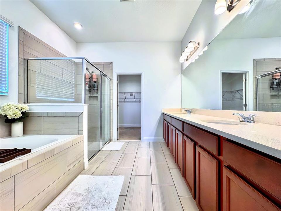 For Sale: $950,000 (5 beds, 3 baths, 3717 Square Feet)