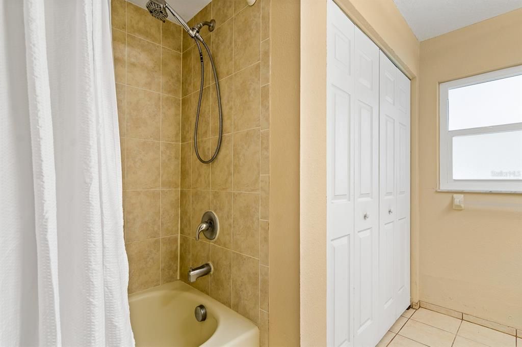 For Sale: $290,000 (3 beds, 2 baths, 1438 Square Feet)