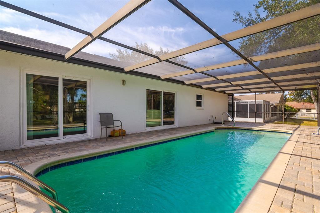 For Sale: $290,000 (3 beds, 2 baths, 1438 Square Feet)