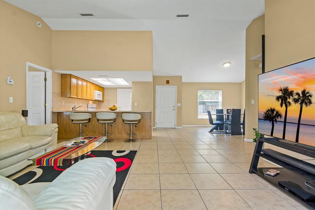 For Sale: $290,000 (3 beds, 2 baths, 1438 Square Feet)