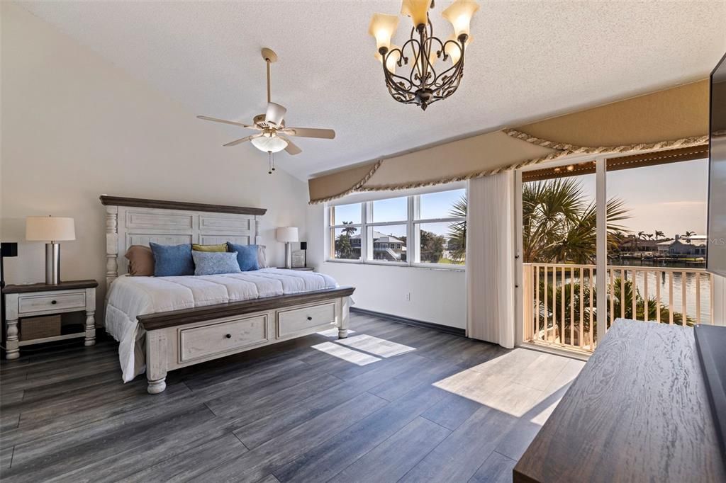 For Sale: $1,700,000 (4 beds, 4 baths, 3300 Square Feet)