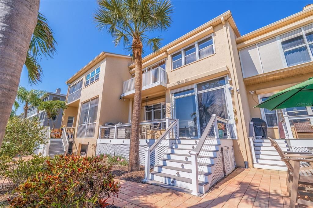 For Sale: $1,700,000 (4 beds, 4 baths, 3300 Square Feet)