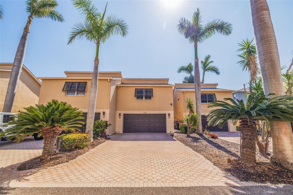 For Sale: $1,700,000 (4 beds, 4 baths, 3300 Square Feet)