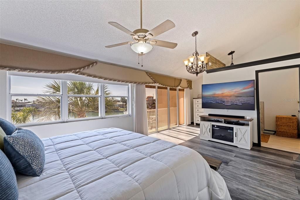 For Sale: $1,700,000 (4 beds, 4 baths, 3300 Square Feet)