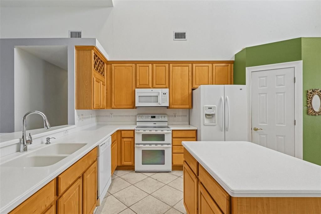 待售: $1,050,000 (4 贝兹, 3 浴室, 2534 平方英尺)