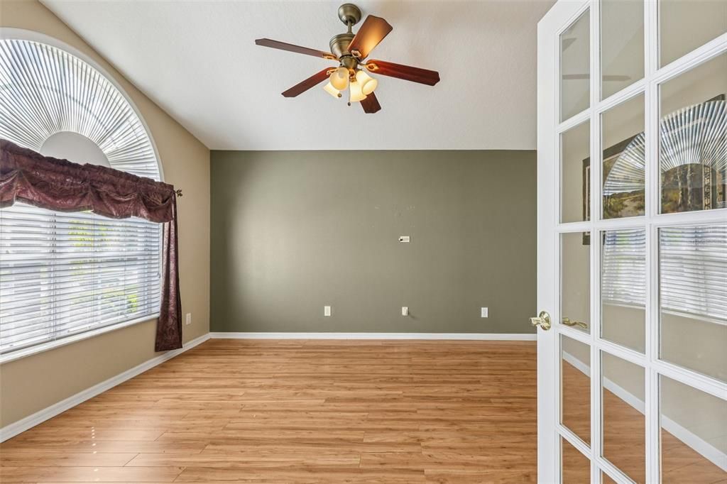 待售: $1,050,000 (4 贝兹, 3 浴室, 2534 平方英尺)