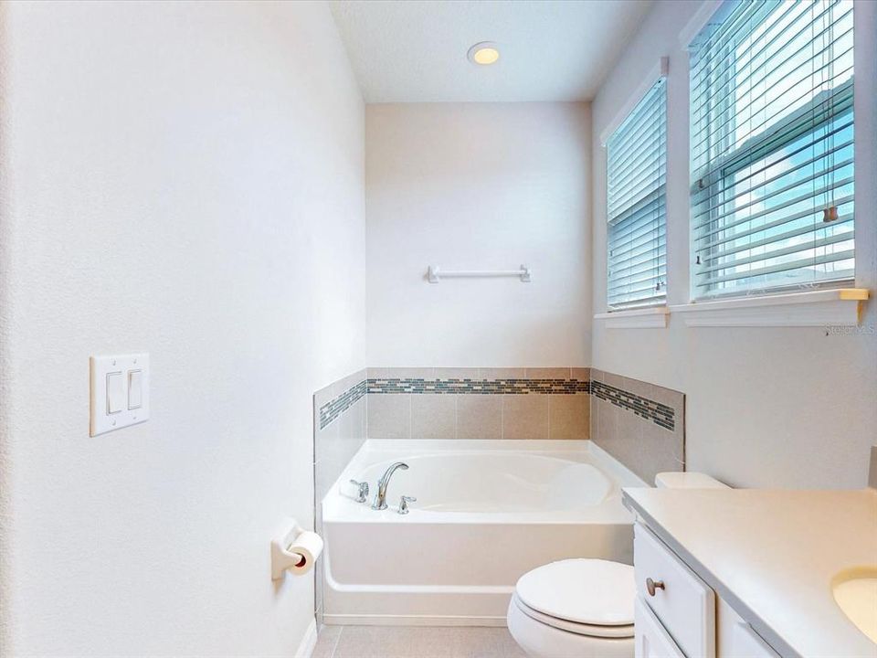 For Sale: $475,000 (3 beds, 2 baths, 2120 Square Feet)