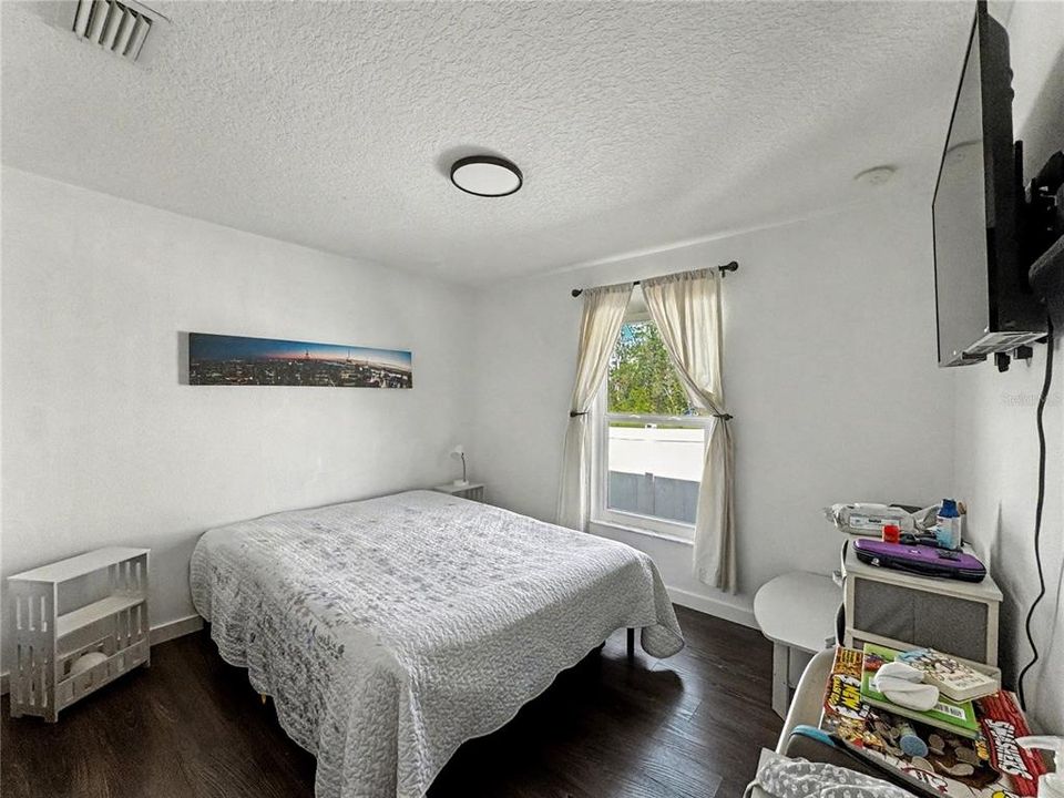 出租: $2,400 (3 贝兹, 2 浴室, 1572 平方英尺)