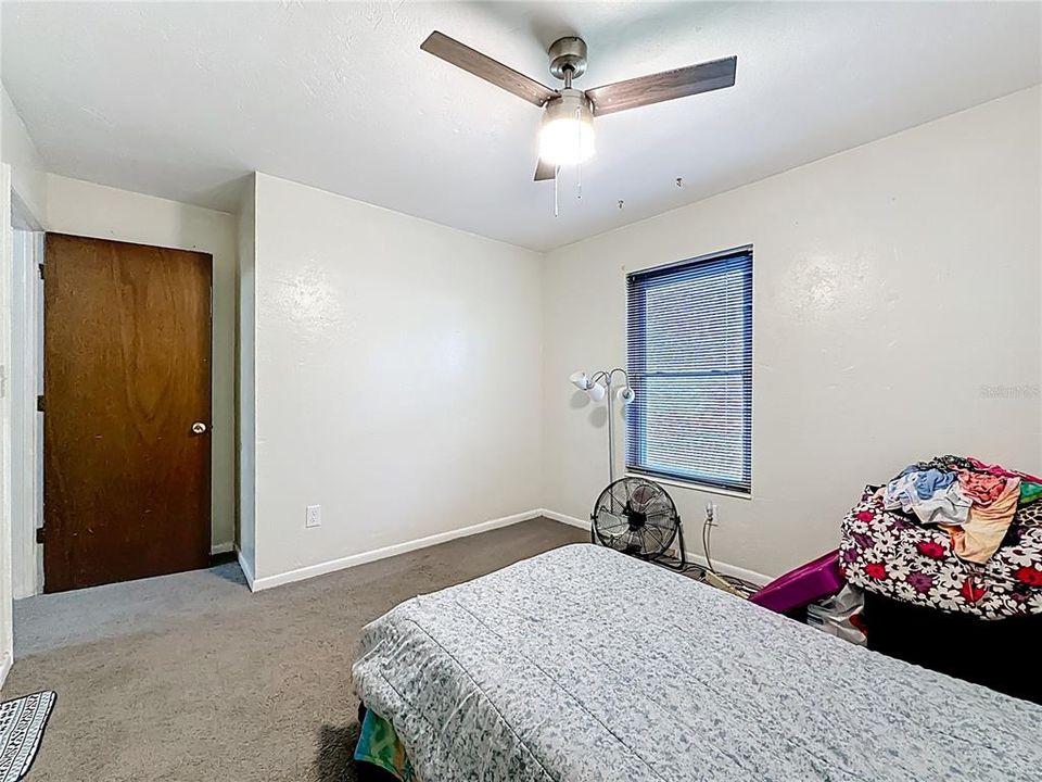 For Sale: $355,000 (6 beds, 2 baths, 2383 Square Feet)