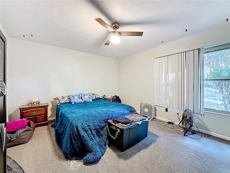 For Sale: $355,000 (6 beds, 2 baths, 2383 Square Feet)